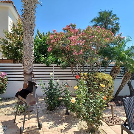 Budget Escape To The Seaside Larnaca Exterior photo