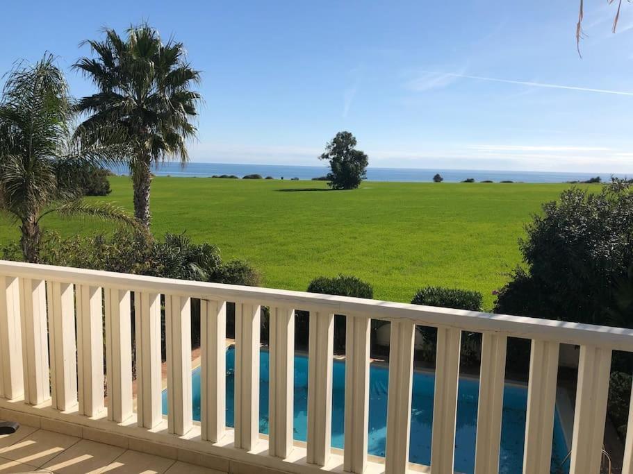 Budget Escape To The Seaside Larnaca Exterior photo