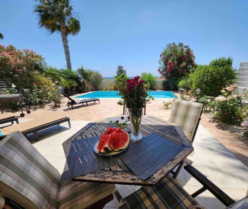 Budget Escape To The Seaside Larnaca Exterior photo