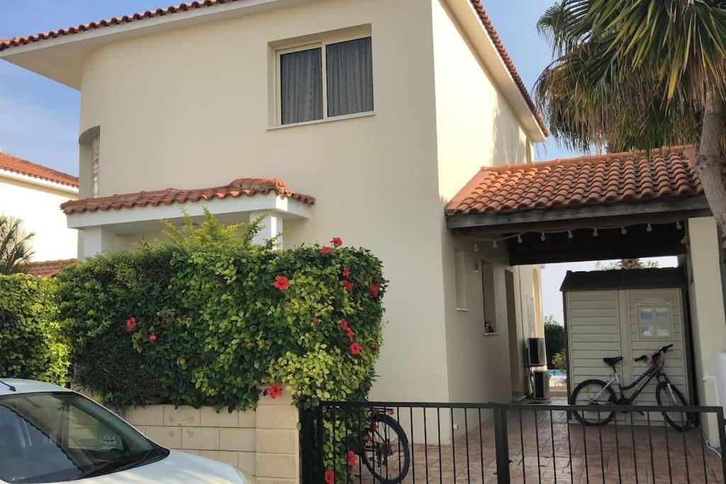 Budget Escape To The Seaside Larnaca Exterior photo