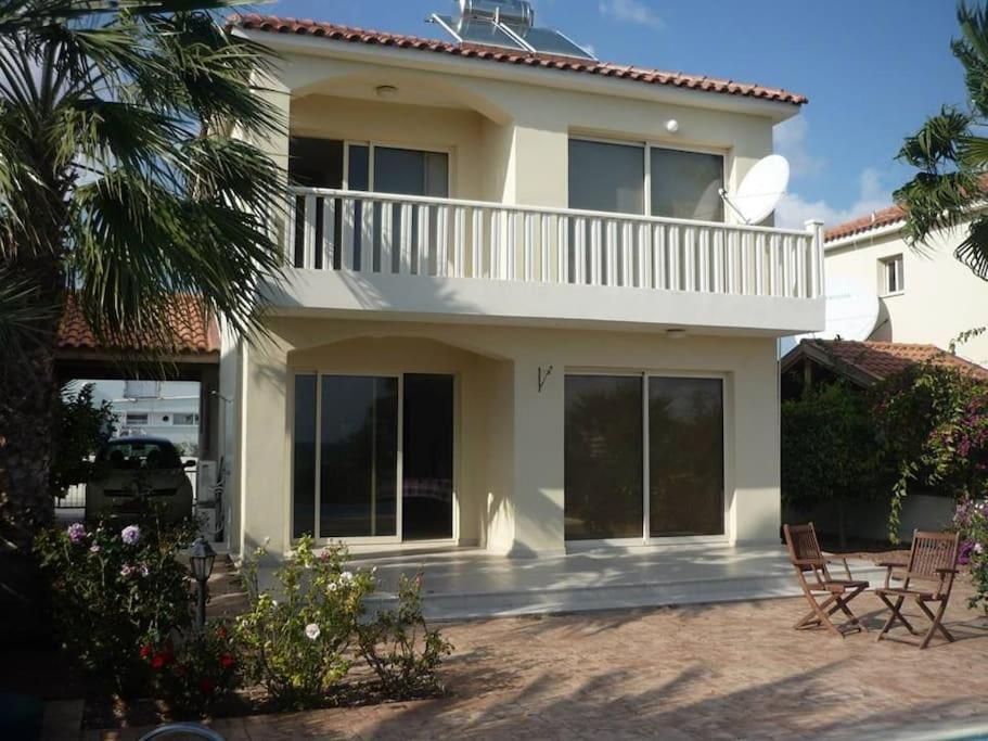 Budget Escape To The Seaside Larnaca Exterior photo