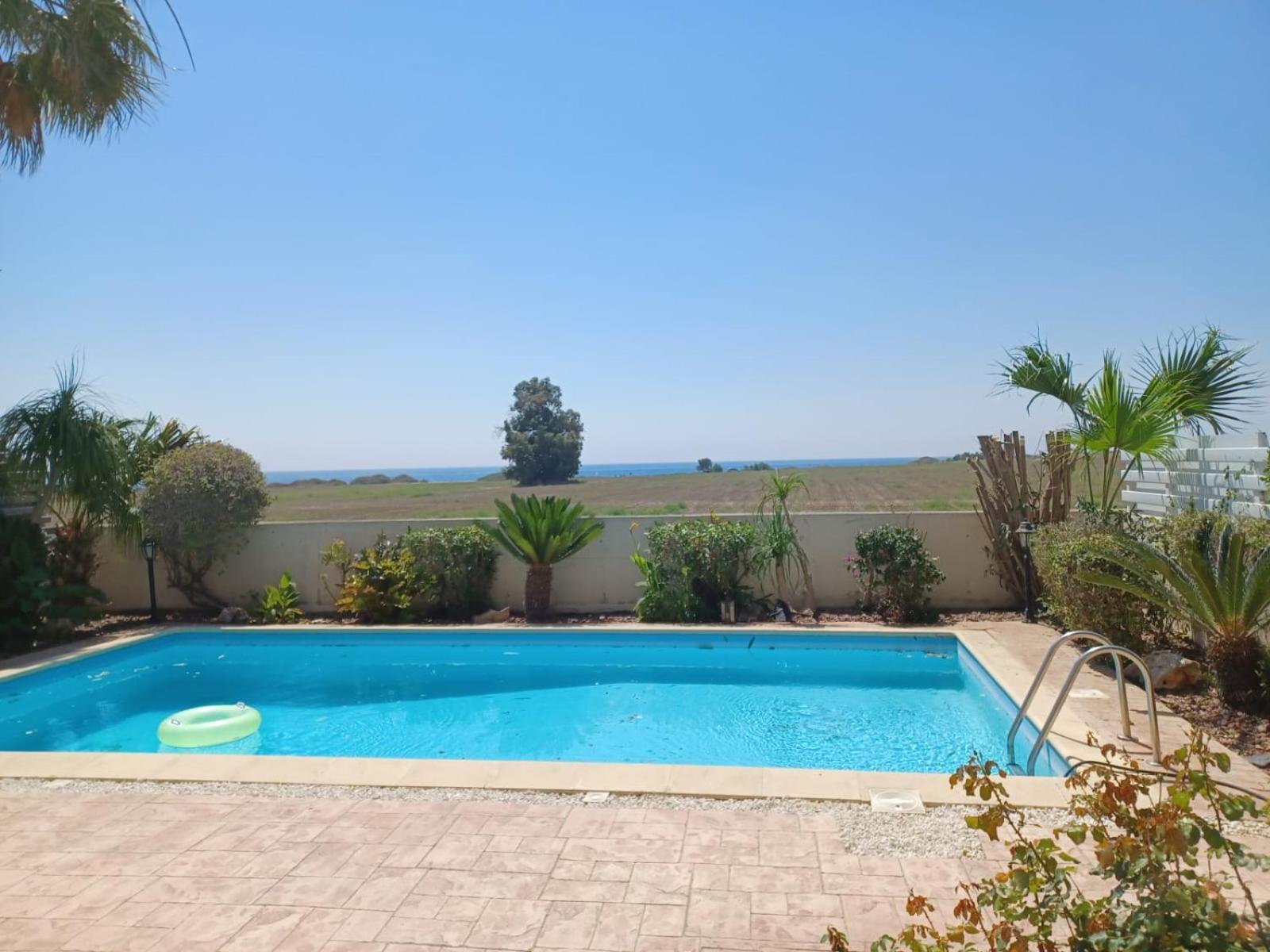 Budget Escape To The Seaside Larnaca Exterior photo