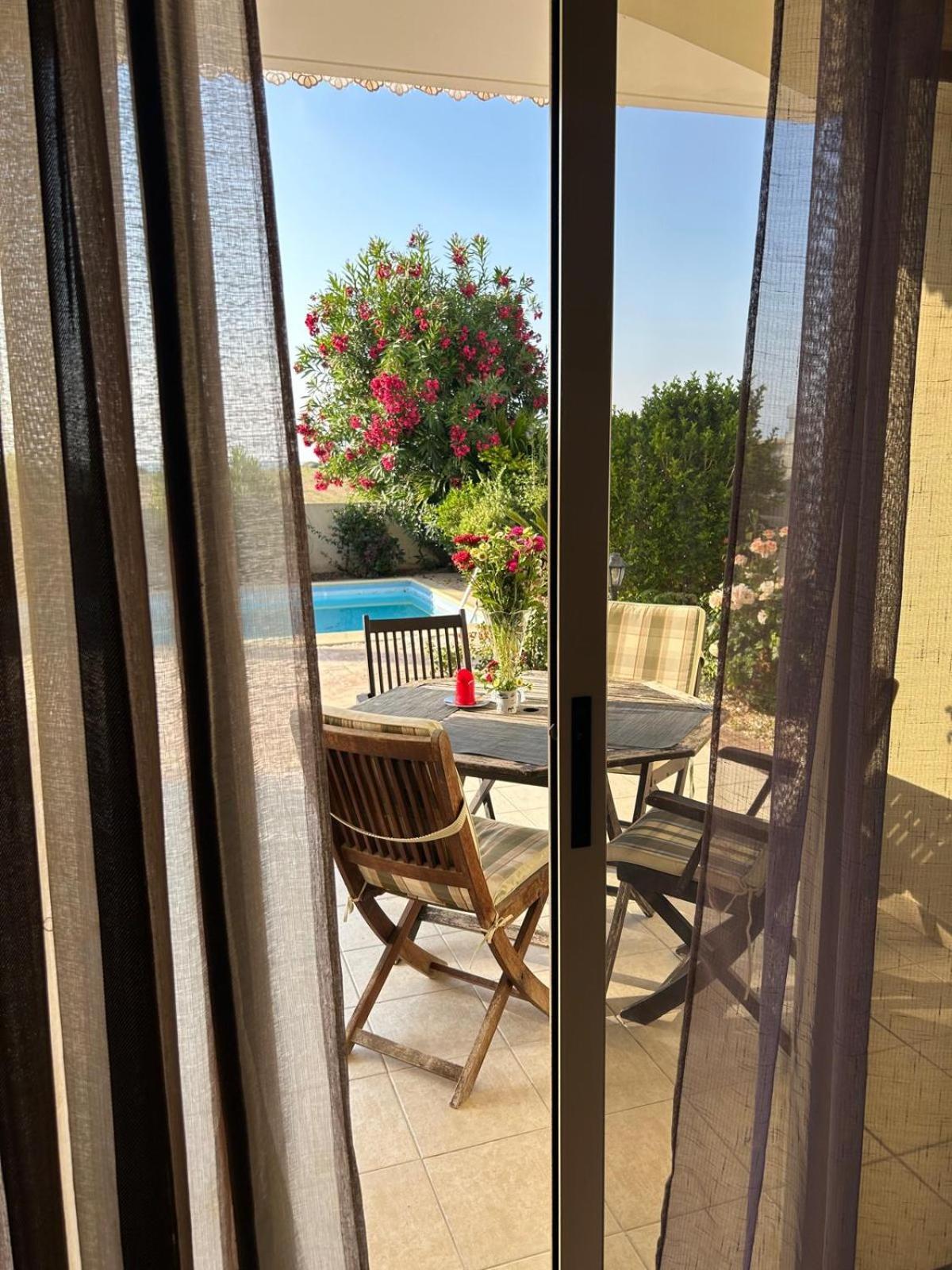 Budget Escape To The Seaside Larnaca Exterior photo